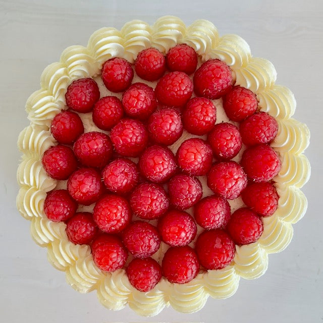 Fresh Berry Vintage Cake